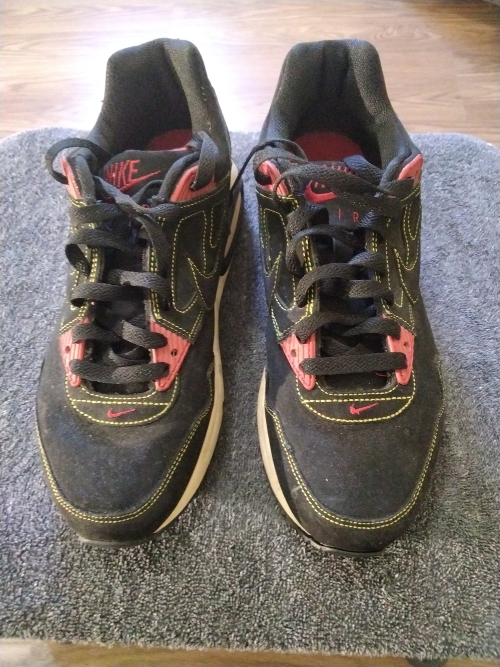 Vintage Y2K Nike Air Max Skyline Black Red Grey Sneakers (Sz 6.5Y / Women’s 8)